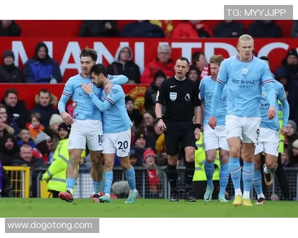 曼联与曼城激战四月二十五日精彩录像回顾与赛后分析